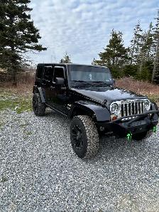 2012 jeep wrangler Sahara four-door - Photo 9