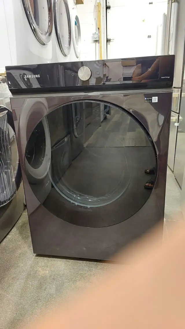 Samsung 27' 7.5 Cu. Ft. Front Load Dryer - Black | Cosmetic Dent