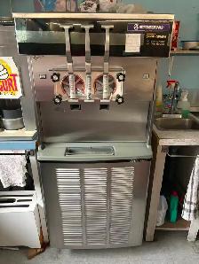 Commercial Soft Serve Ice Cream Machine – Like New! - Photo 6