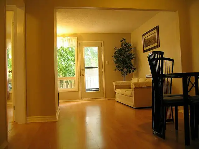 CARLETON students:Furnished,Female only,Utilities incl,20min bus