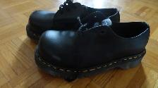 BRAND NEW SAFETY SHOES SIZE 7