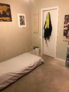 $800. Bedroom/bathroom in luxury condo near Finch subway!
