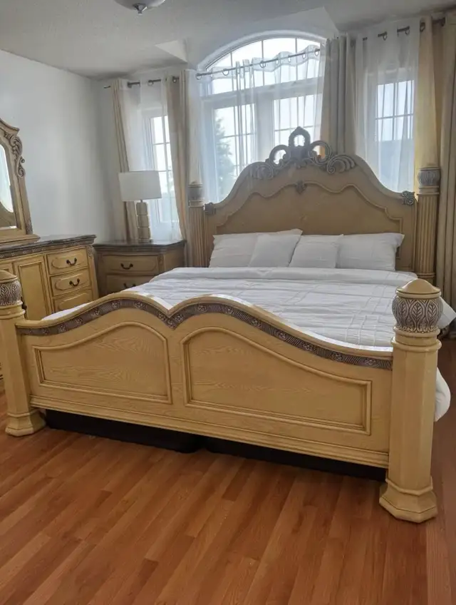 Elegant King Size Bedroom Set
