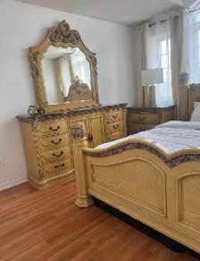 Elegant King Size Bedroom Set - Photo 2