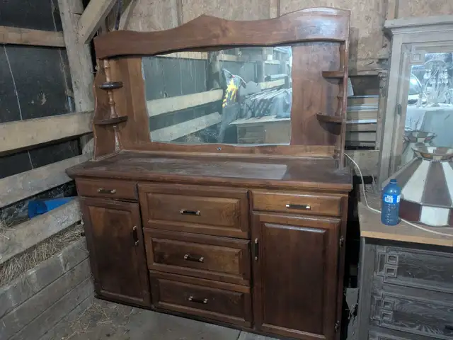 buffet/ hutch