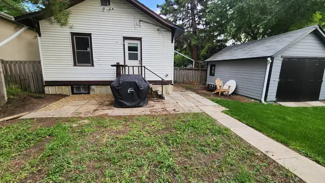 1 Bed & Den Buena Vista Full House for Rent
