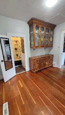 1 Bed & Den Buena Vista Full House for Rent - Photo 7