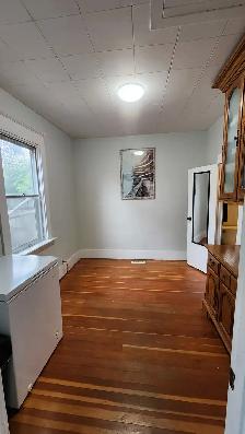 1 Bed & Den Buena Vista Full House for Rent - Photo 8