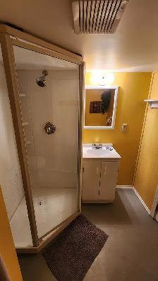1 Bed & Den Buena Vista Full House for Rent - Photo 13
