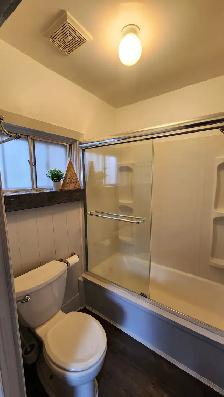 1 Bed & Den Buena Vista Full House for Rent - Photo 14