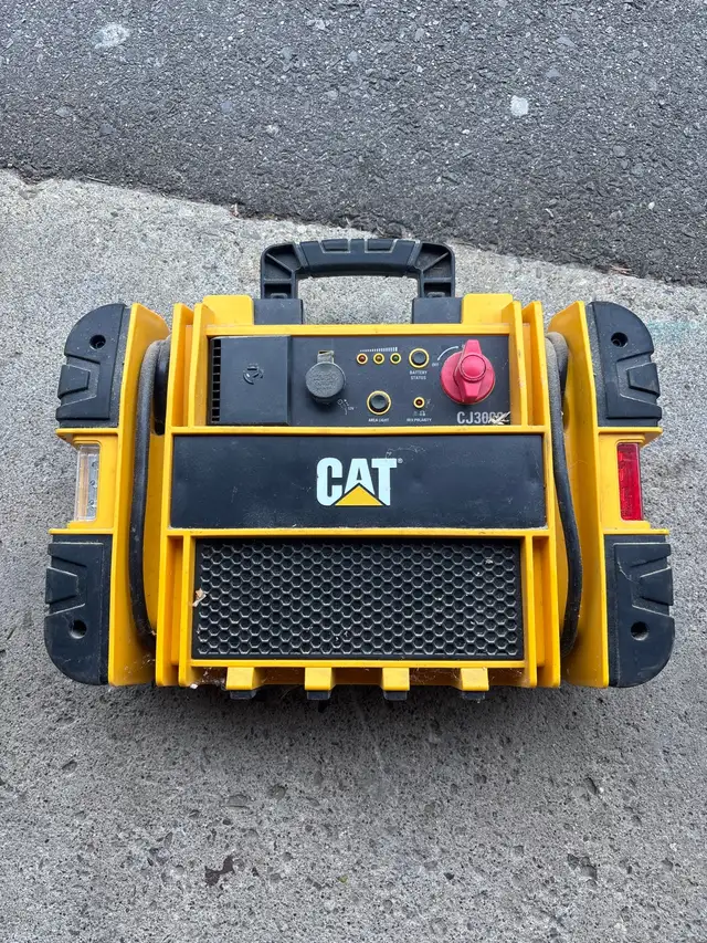 CAT Portable Battery Emergency Booster and Charger