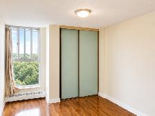 Spacious Corner 2 Bedroom Condo — 1,000 sq ft — $3,000/month - Photo 3