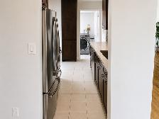 Spacious Corner 2 Bedroom Condo — 1,000 sq ft — $3,000/month - Photo 5