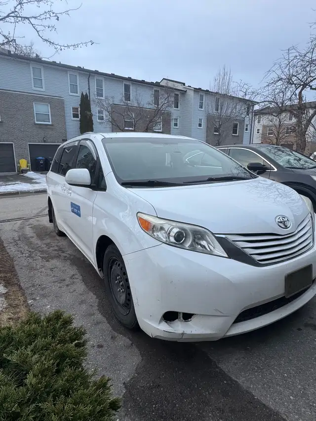2016 TOYOTA SIENNA