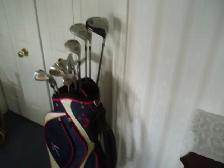 WOMEN'S R.H. GOLF CLUBS WITH TAYLORMADE DRIVER  AND  NEW BAG