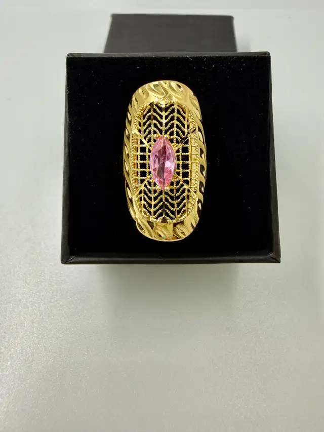 Women's Large 14K Gold Ring with Pink Topaz~Size 9