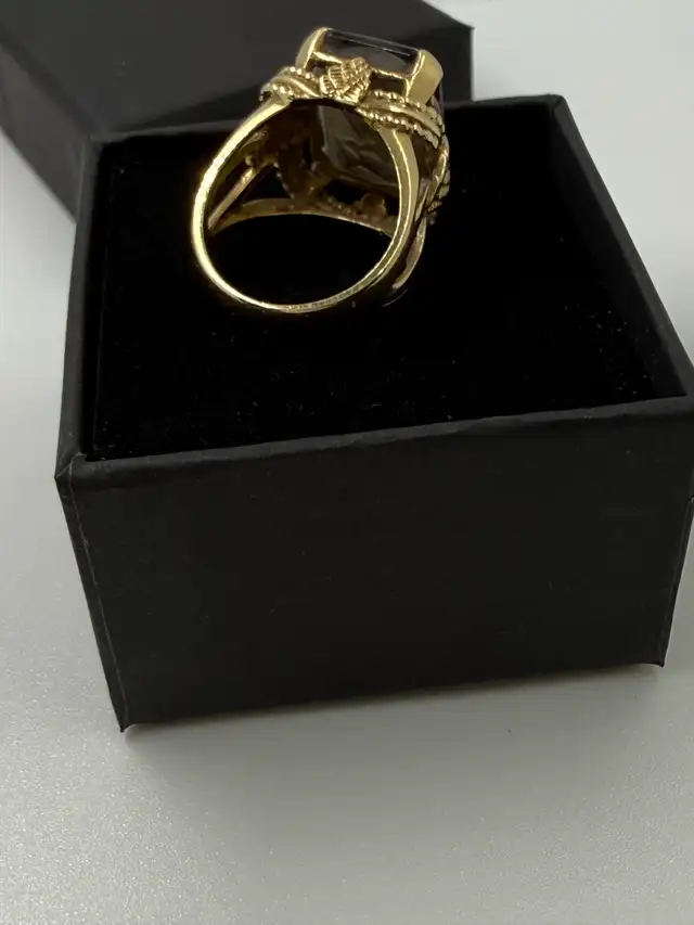 Vintage Women's 10K Gold Ring w a Smokey Quartz Cameo~Size  5.5