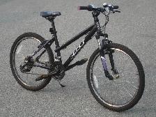 LIKE NEW SMALL FEMALES LIGHT 24' GT LAGUNA 21 SPD   SUSPENSION!