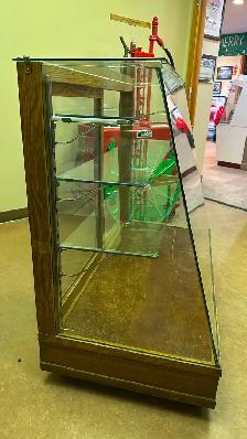 Slanted glass display cabinet - Photo 3