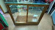 Slanted glass display cabinet - Photo 4
