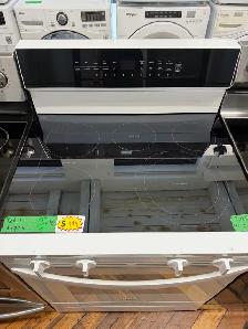 Whirlpool White open box glass top stove - Photo 2