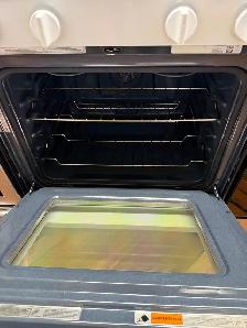 Whirlpool White open box glass top stove - Photo 3