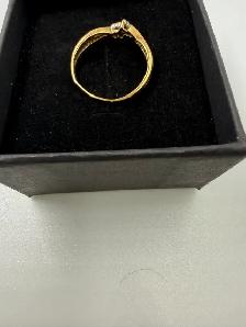 We are selling a10K Women's Ring With Small Diamond Chips~Size 6 - Photo 3