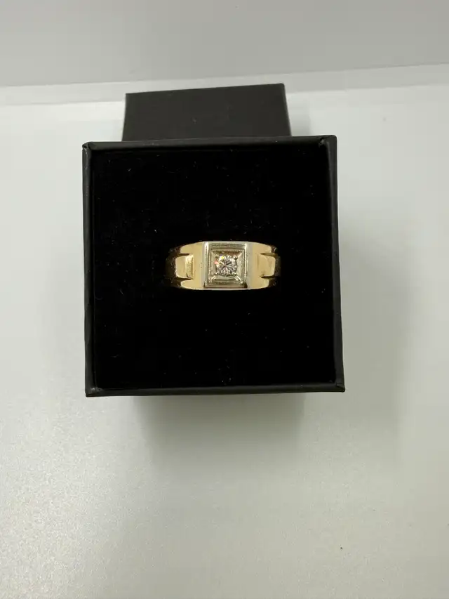 We are selling a Men's 10K Gold Pinky Ring w a Diamond~Size 6