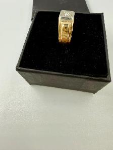 We are selling a Men's 10K Gold Pinky Ring w a Diamond~Size 6 - Photo 2