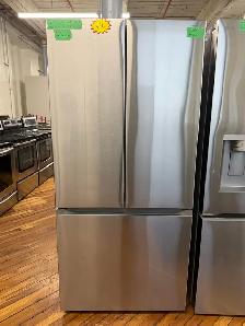 Samsung open box  32 with water and ice