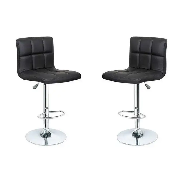 Chaise bistro en cuir 100$ neuve dans sa boîte