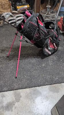 10 piece golf set and new Strata bag