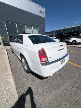 2014 Chrysler 300 AWD - Photo 9