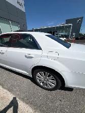 2014 Chrysler 300 AWD - Photo 10