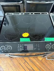 GE new open box induction stove - Photo 2