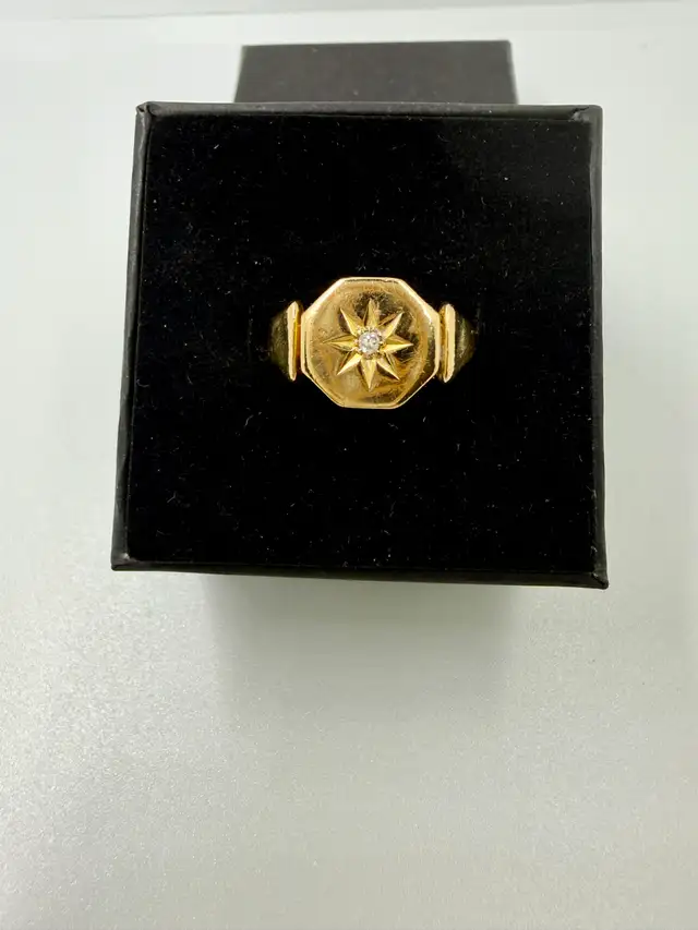 Women's 18K Gold Ring with Small Diamond~Size 5