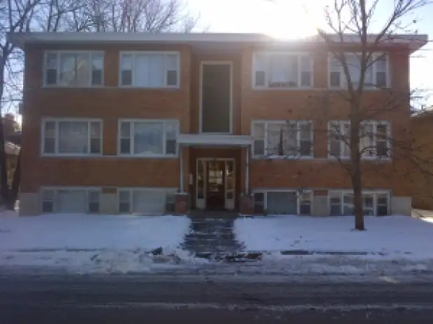 #3- 184 William St. – 1 Bedroom Apartment Close to Queen’s!