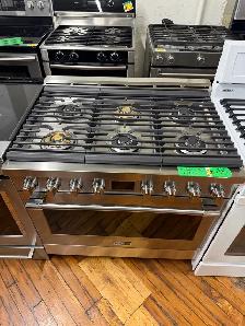 Frigidaire professional 36 inch six burner gas stove - Photo 3
