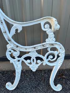 CAST IRON PARK BENCH ENDS - Photo 2