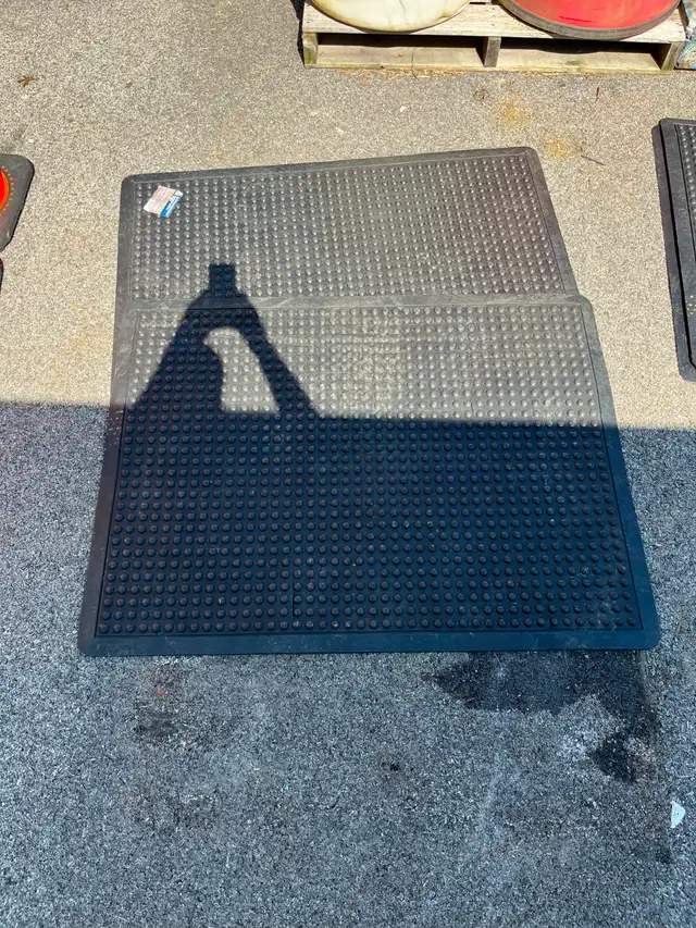 Power Fist Anti-Fatigue Bubble Mats