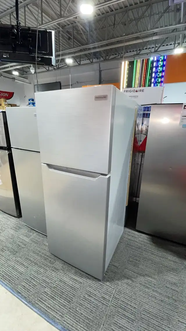 FRIGIDAIRE 10 CUFT UPRIGHT REFRIGERATOR MODEL. EFR1033-SS