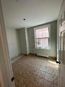 one bedroom apartment in a security building downtown Simcoe - Photo 2