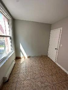 one bedroom apartment in a security building downtown Simcoe - Photo 3