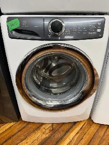 Electrolux white 2021 model washer dryer set - Photo 2