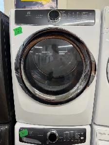 Electrolux white 2021 model washer dryer set - Photo 6