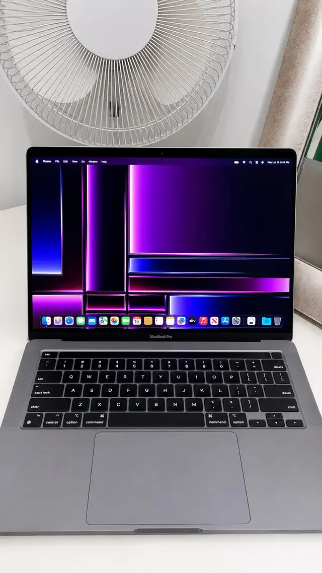 Macbook Pro 2022 M2 13 Inch