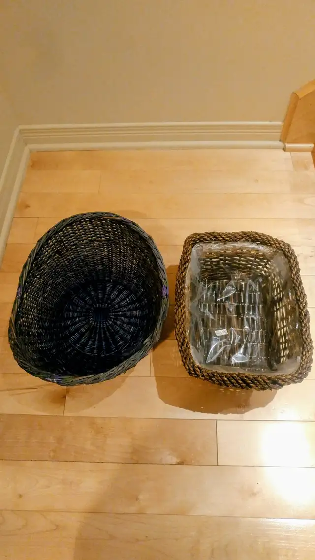 Deux Paniers en Osier