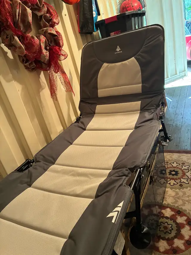 Woods  cot / lounging chair