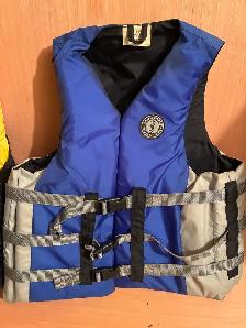 2. adult life jackets - Photo 2