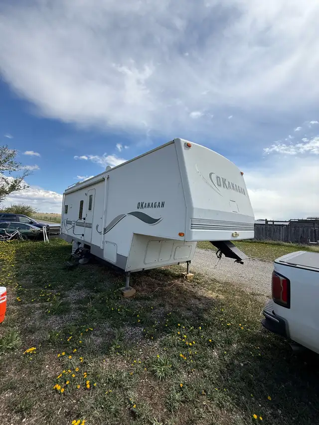 2004 Okanagan 30’ Fifth Wheel